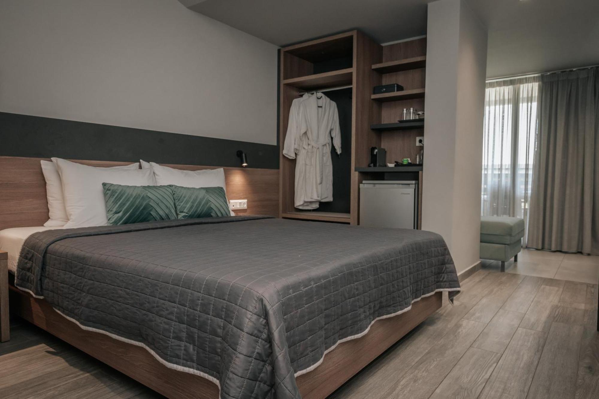 Elizabeth Queen Luxury Rooms Paralia Katerinis Exterior photo