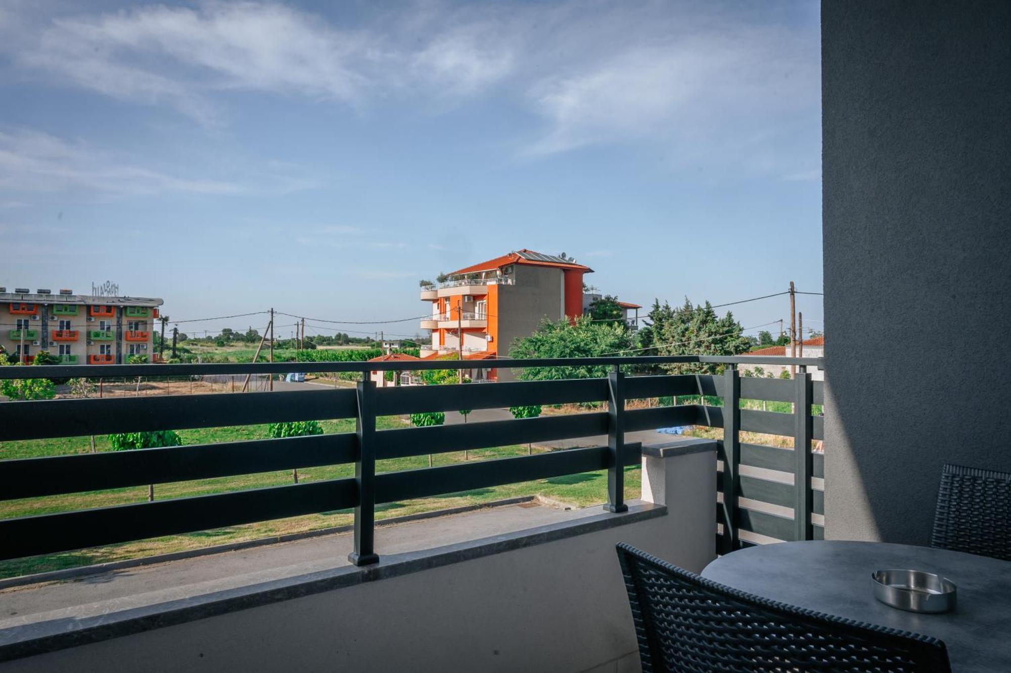 Elizabeth Queen Luxury Rooms Paralia Katerinis Exterior photo