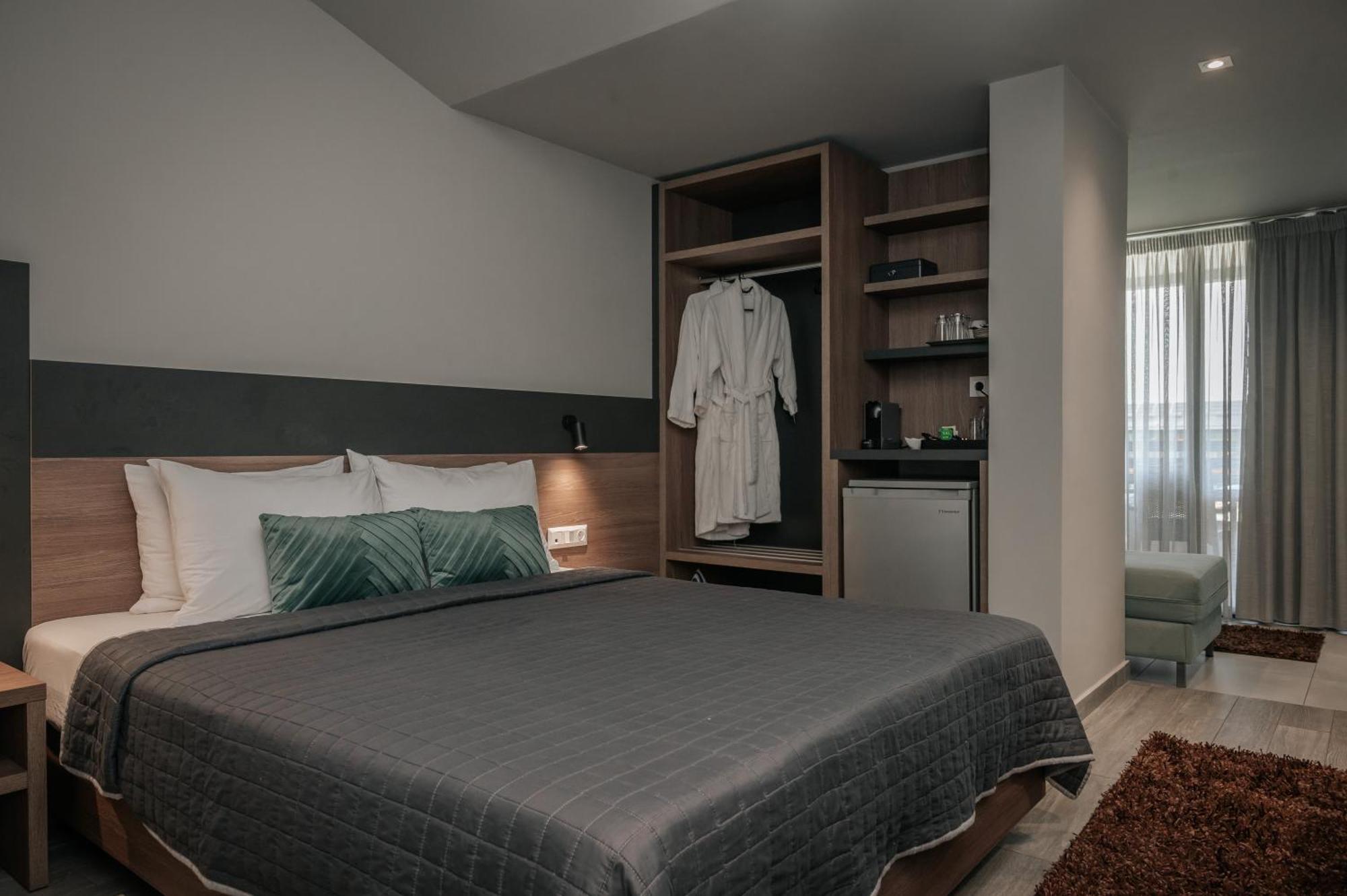 Elizabeth Queen Luxury Rooms Paralia Katerinis Exterior photo